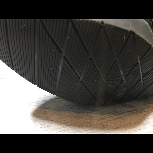 Donald J Pliner Carla Wedge - Picture 6 of 6